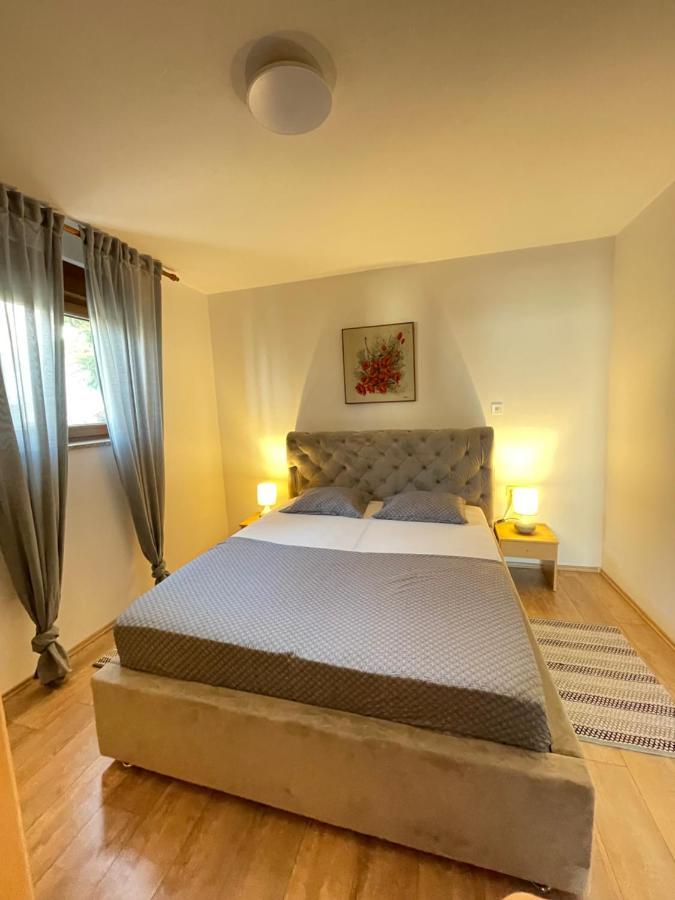 Apartmani Suzana Klenovica Exterior foto